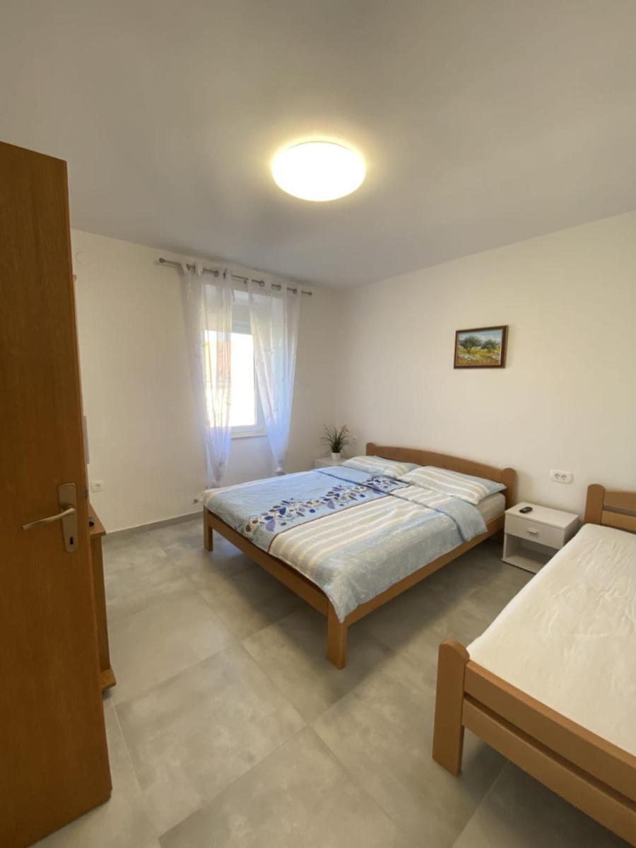 Apartmani Radosav Šilo Esterno foto
